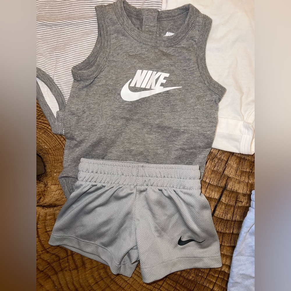 ‼️NWOT: Nike Baby Bundle - 3 M - Picture 4 of 6